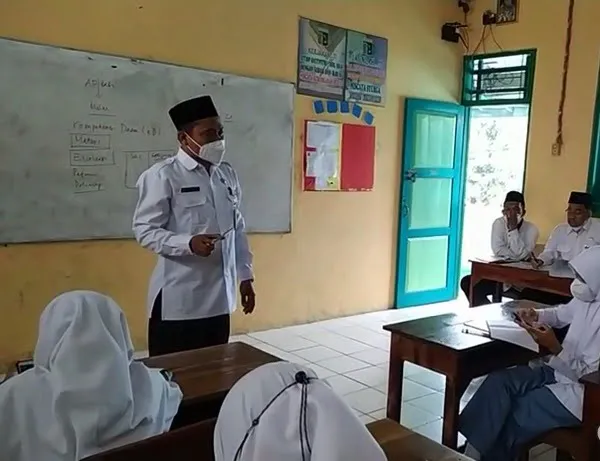 Songsong Implementasi Kurikulum Merdeka (IKM), Guru MA NU Demak Tenerapkan Madrasah Merdeka dengan Media Smart App Creator (SAC)