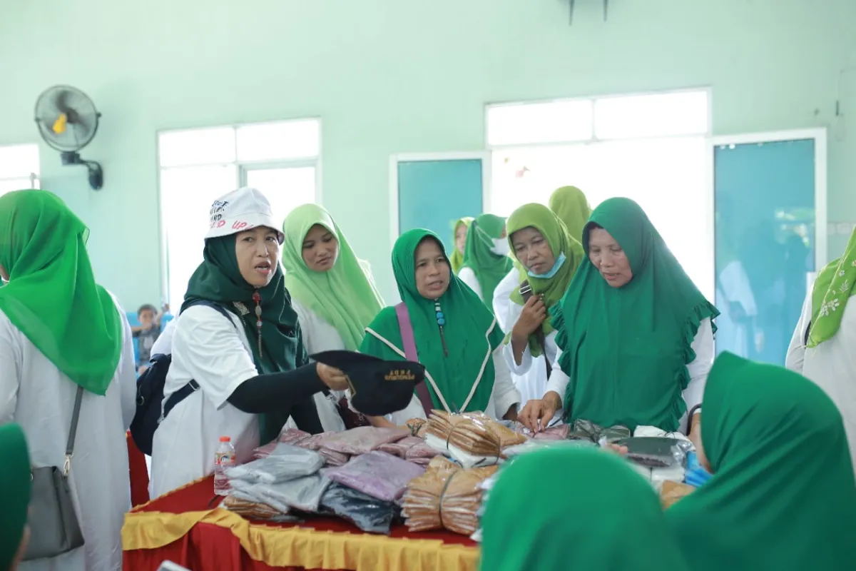 Meriahkan Hari Santri, MWCNU Karanganyar Gelar Bazar