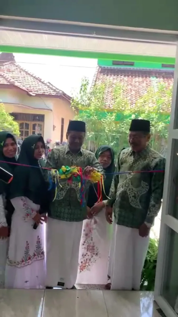 Ketua Mwc NU Demak Kota KH Mahali SE Resmikan Gedung Sekretariat PAC Muslimat NU