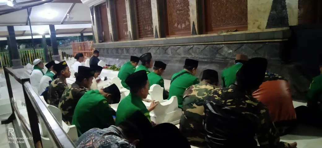 Kader GP Ansor Ranting Guntur Ziarahi Makam Waliyullah dan Tokoh NU