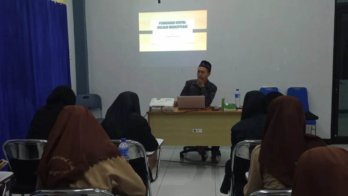 Bekali Kemampuan, Ikatan Alumni Madrasah  Mazroatul Huda Gelar Pelatihan Desain Grafis