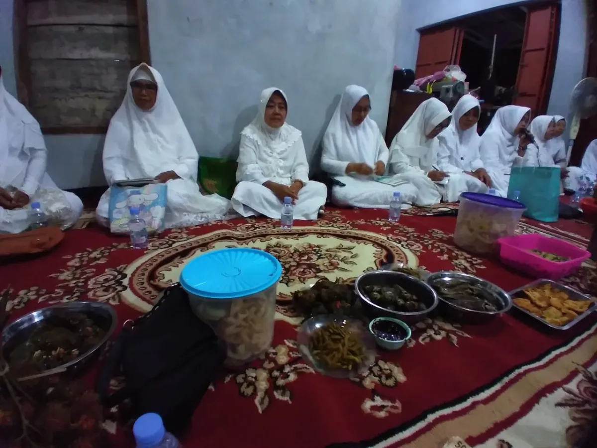 Jaga Tradisi NU, Fatayat-Muslimat Ranting Cabean Gelar Rutinan Bacaan Manaqib