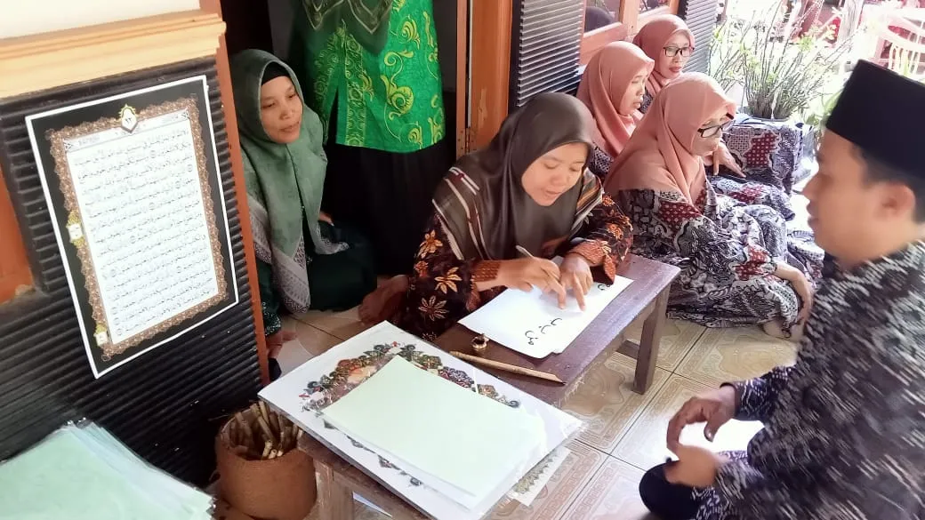 Jam’iyyatul Qurra Wal Huffazh NU Demak Gelar Latihan Penulisan Seni Kaligrafi