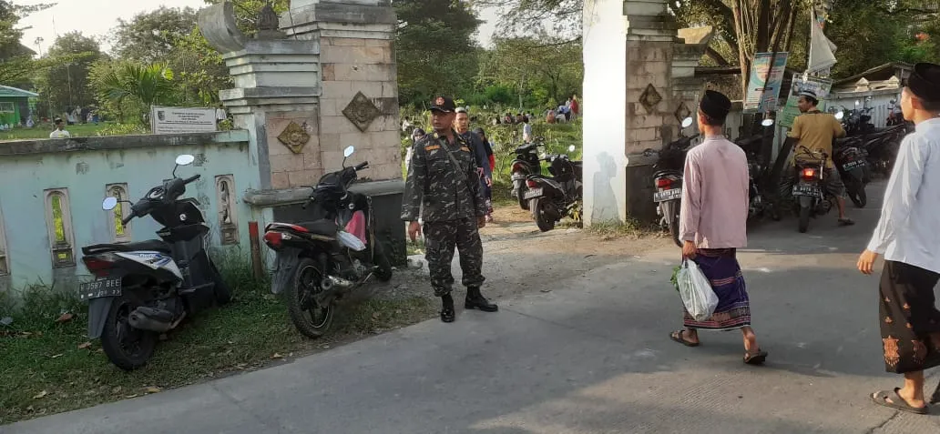 Peziarah Jelang Lebaran Ramai, Banser Wedung Terjunkan personel