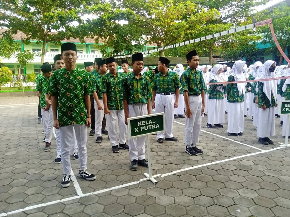 MA Mazroatul Huda Gelar Apel, Pembina Apel :  Siswa Dalam Bermedsos dihimbau Untuk Tetap Beretika