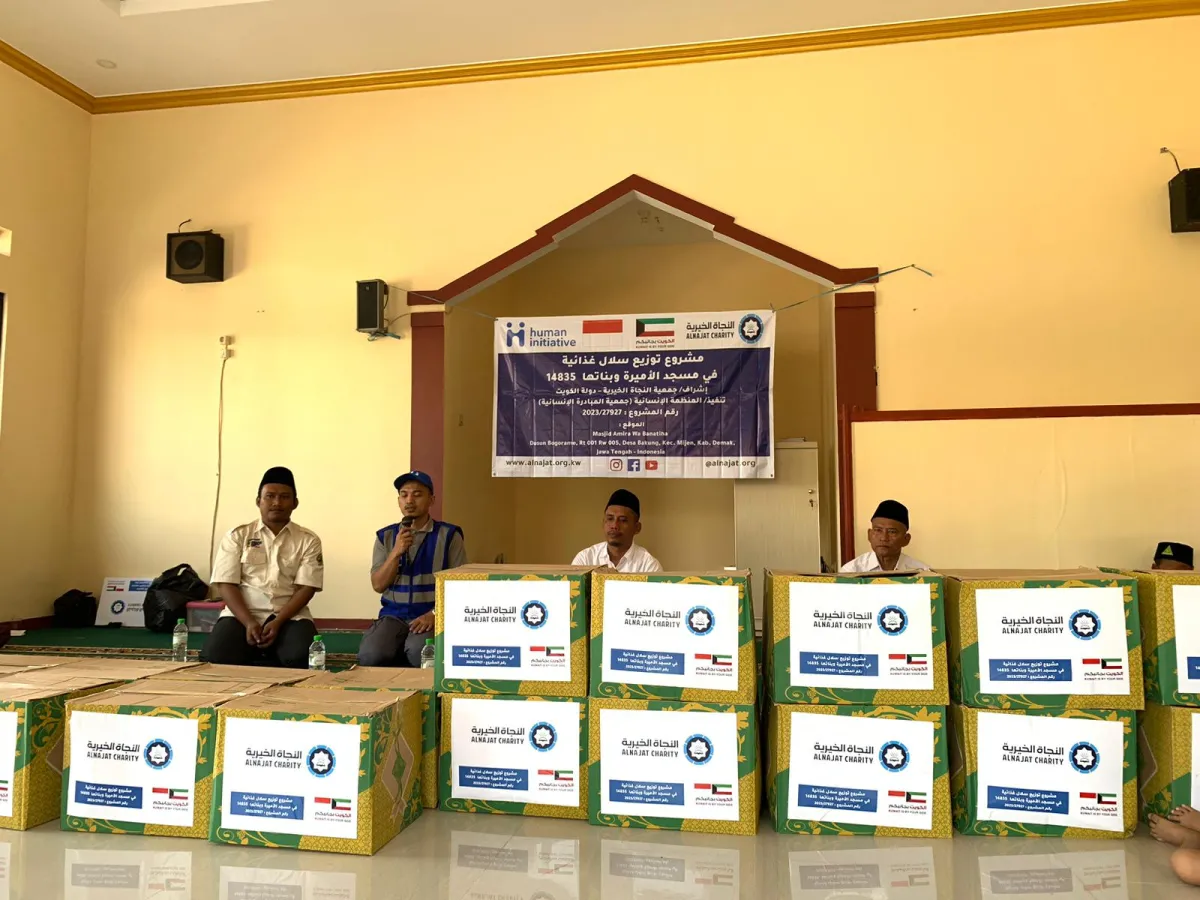 Kerja sama dengan Human Iniciative, Takmir Musholla Baiturrohmah Bogorame Mijen Salurkan Sembako Warga Sekitar