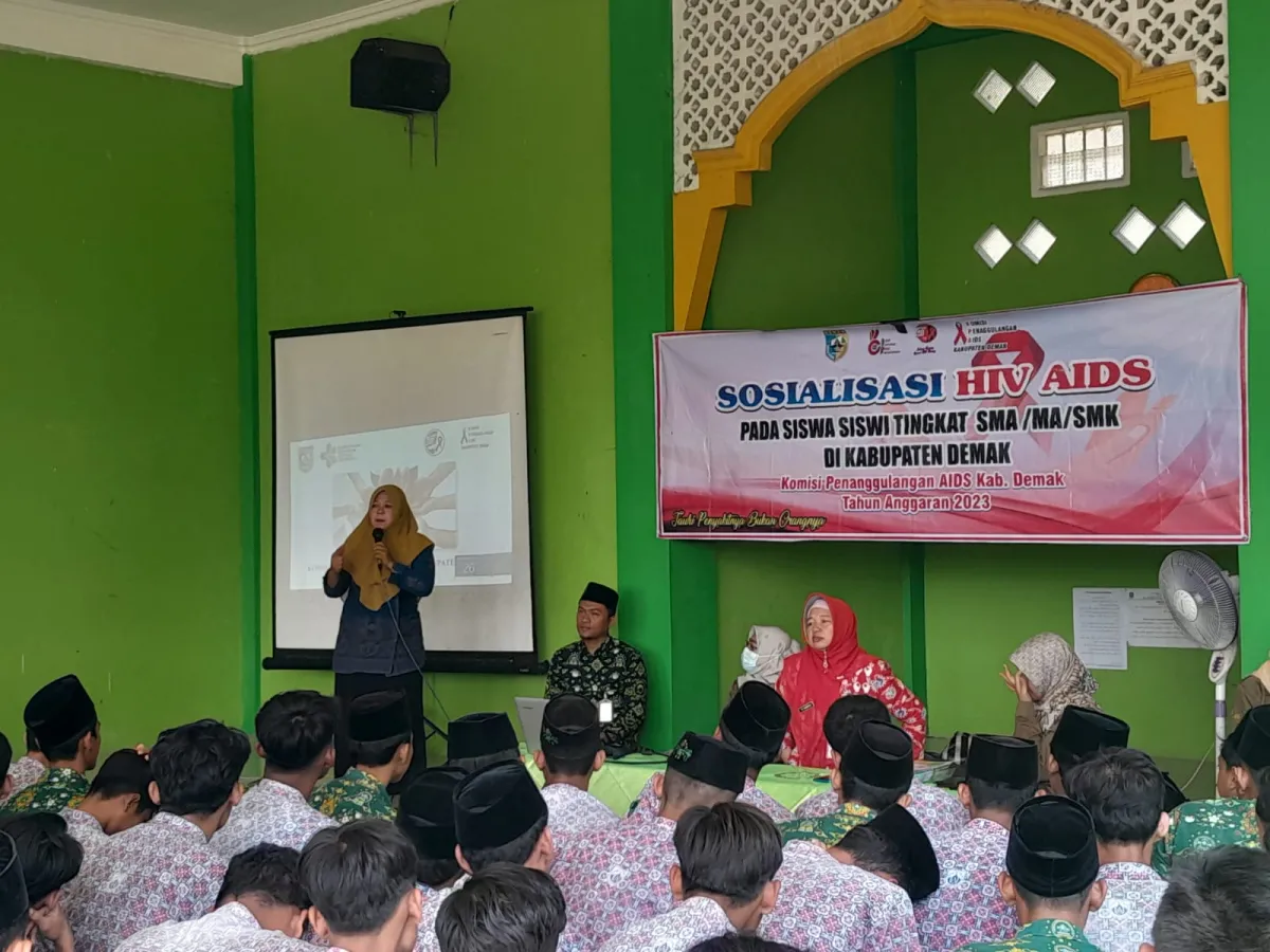 MA Miftahussalam Wonosalam Gandeng Dinas Kesehatan Gelar Sosialisasi HIV/AIDS