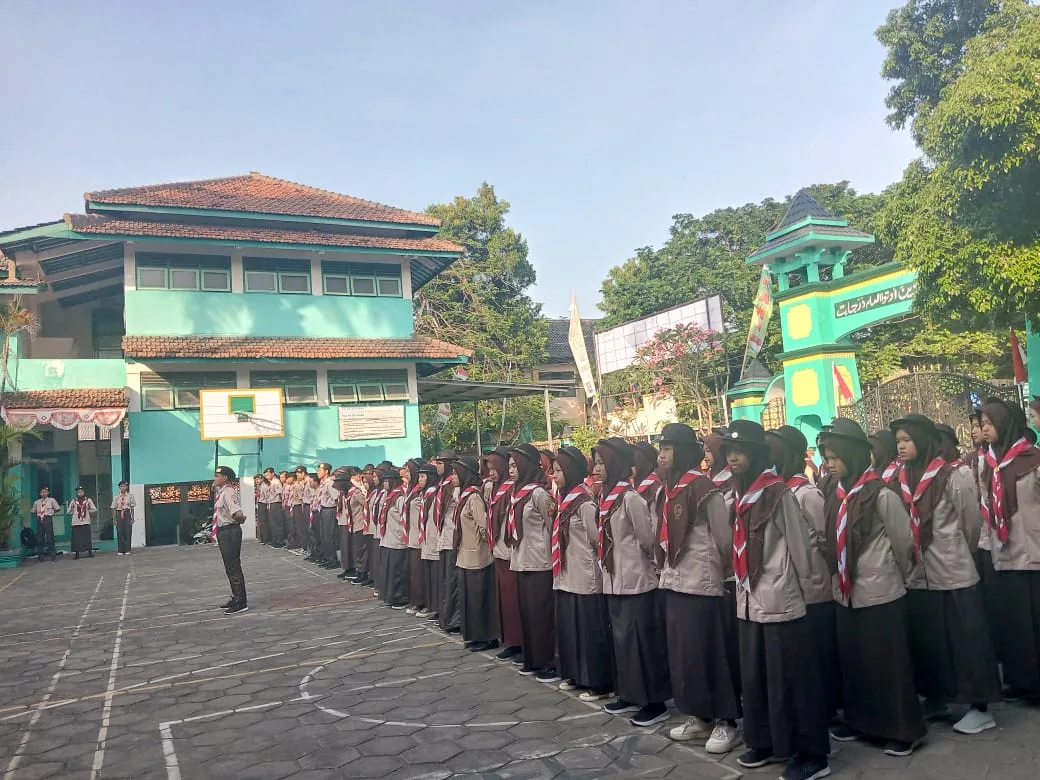 Ambalan Hasyim Asyari-Masithoh MANU Demak Gelar Upacara Hari Pramuka Ke 62 Tahun 2023