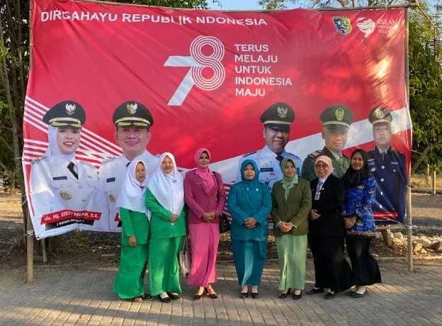 Fatayat NU Karanganyar Demak Ikuti Upacara HUT Kemerdekaan RI Ke-78