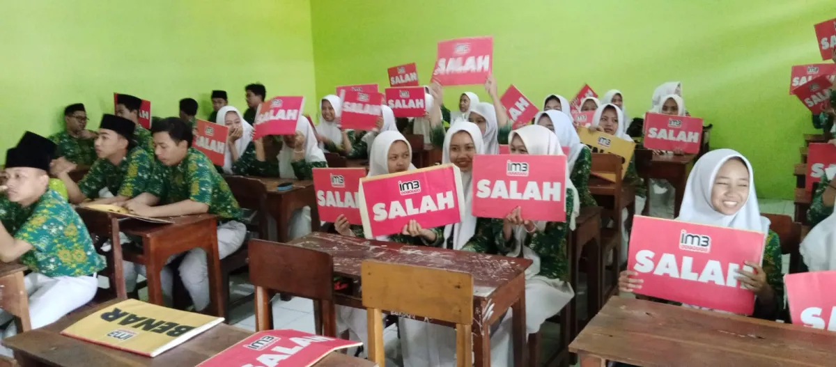 Bekali Public Speaking dan literasi digital Siswanya, Manu Demak Gandeng Indosat