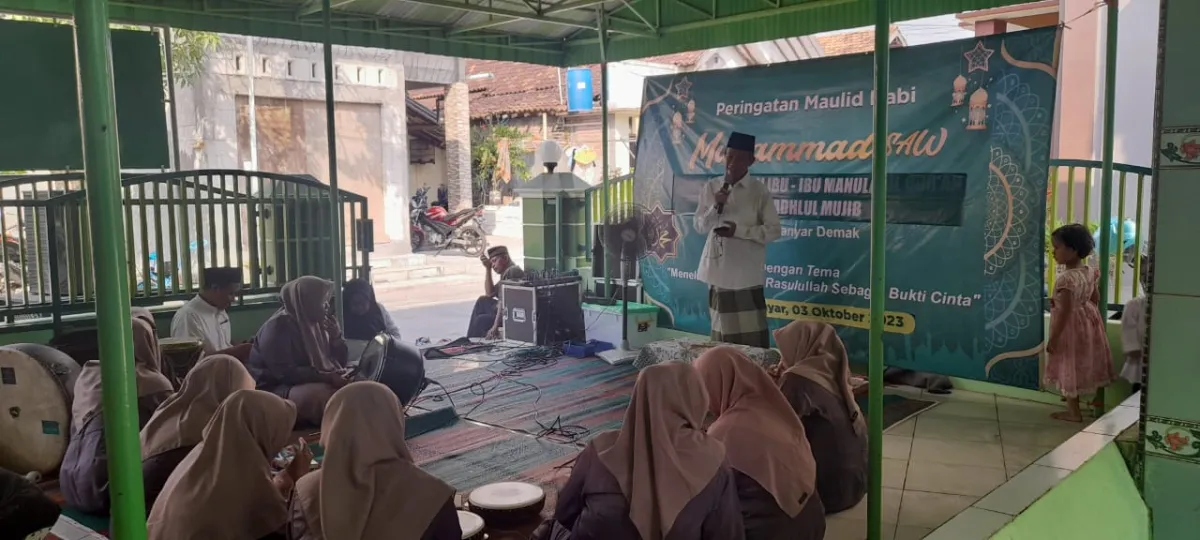 Peringati Hari Kelahiran Nabi Muhammad, TPQ Fadhlul Mujid Karanganyar Gelar Pengajian