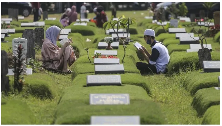 Ziarah Kubur Jadi Hiburan Bagi Penghuninya