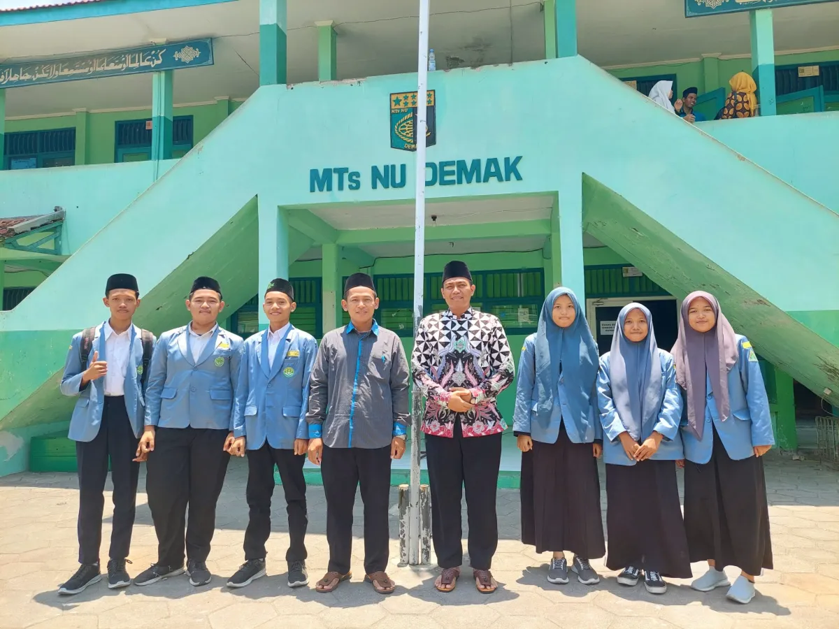 Lomba Peringati Hari Santri, MA NU Demak Juara 1 Cerdas Cermat Aswaja