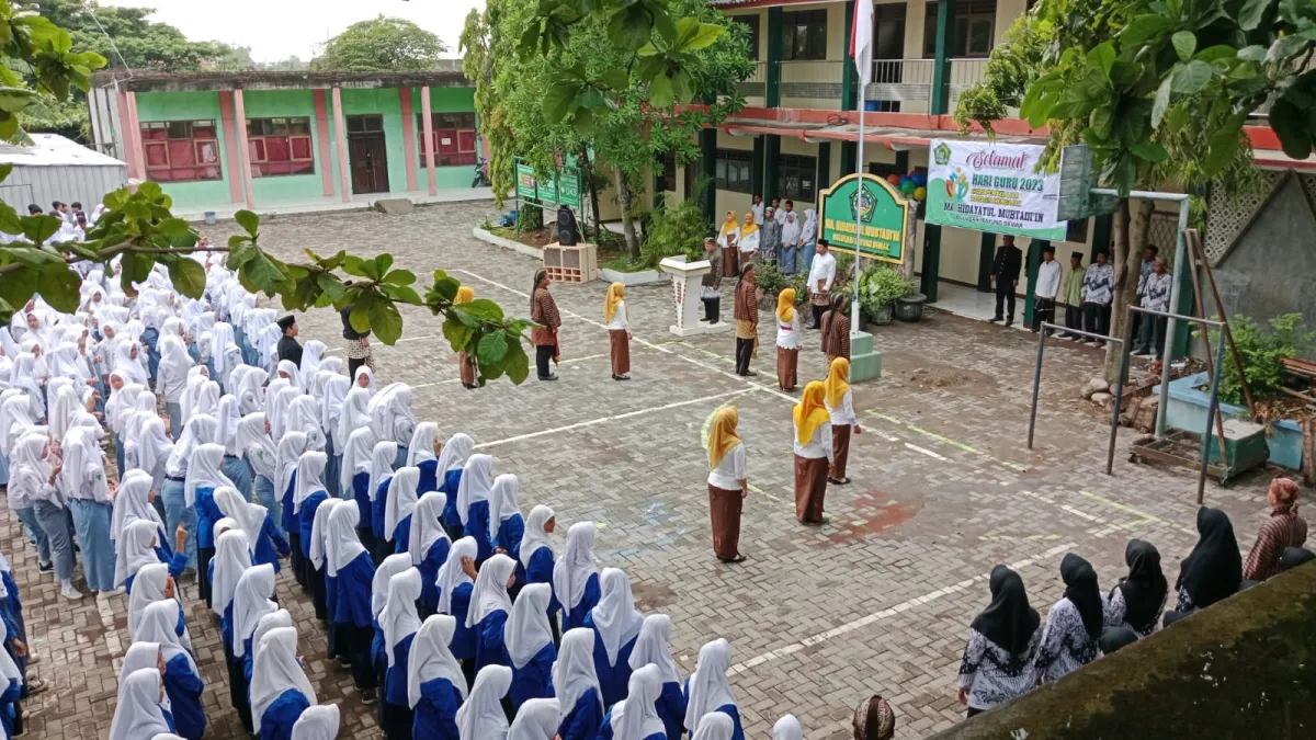 Peringati Hari Guru 2023, MA Hidayatul Mubtadiin Gelar Berbagai Kegiatan