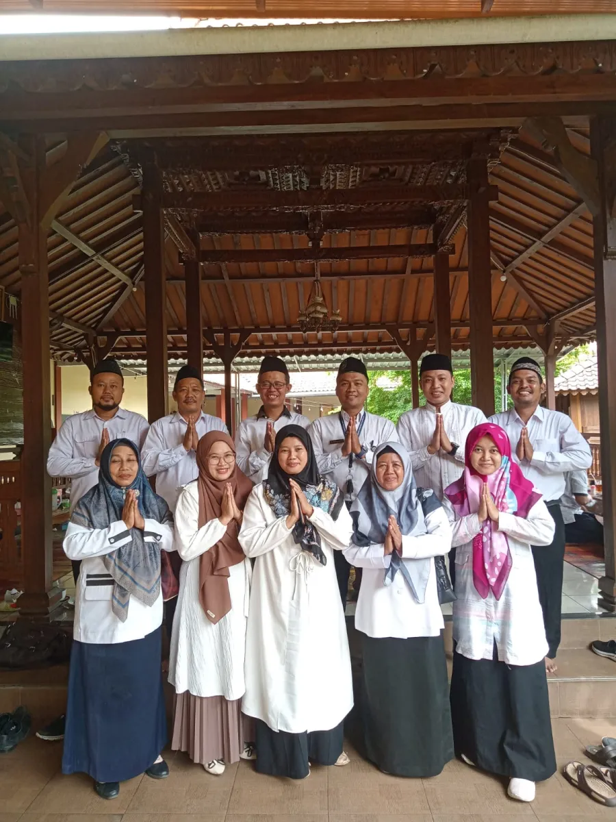 MGMP Aqidah Akhlak Tingkat MA Maarif NU Demak Gelar Koordinasi dan Ziarah Kemakam Waliyullah