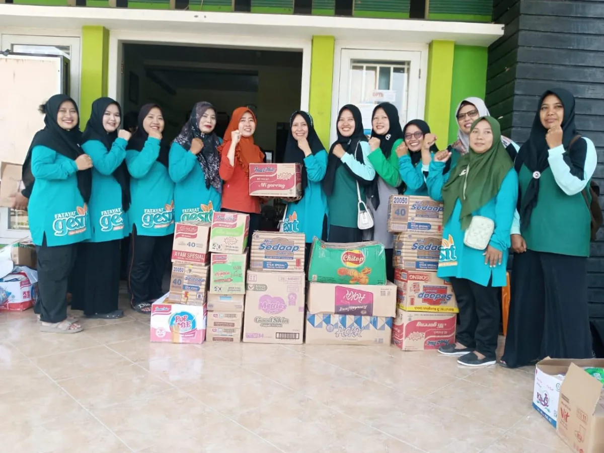Fatayat NU Demak Donasikan Bantuan Kepada Korban Banjir