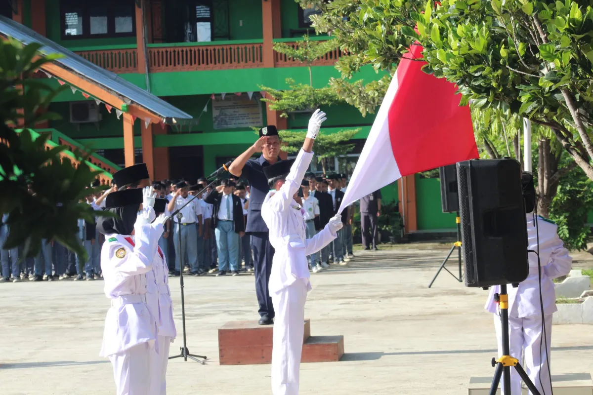 Tingkatkan Nasionalisme, MTs-MA Miftahussalam Gelar Upacara Kebangsaan