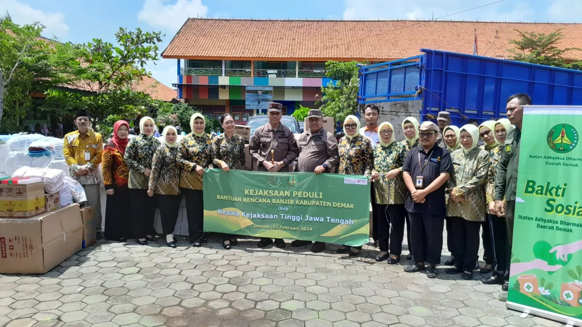 Tinjau Lokasi Banjir di Demak, Kejati Jateng Beri Bantuan