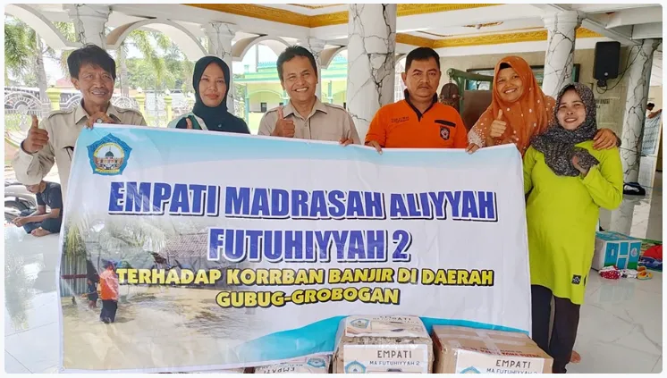 Civitas MA Futuhiyyah 2 Mranggen sumbang warga terdampak Banjir di Demak