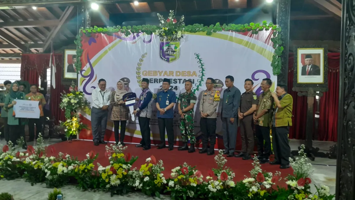 Pemkab Demak Beri Penghargaan kepada Desa Berprestasi