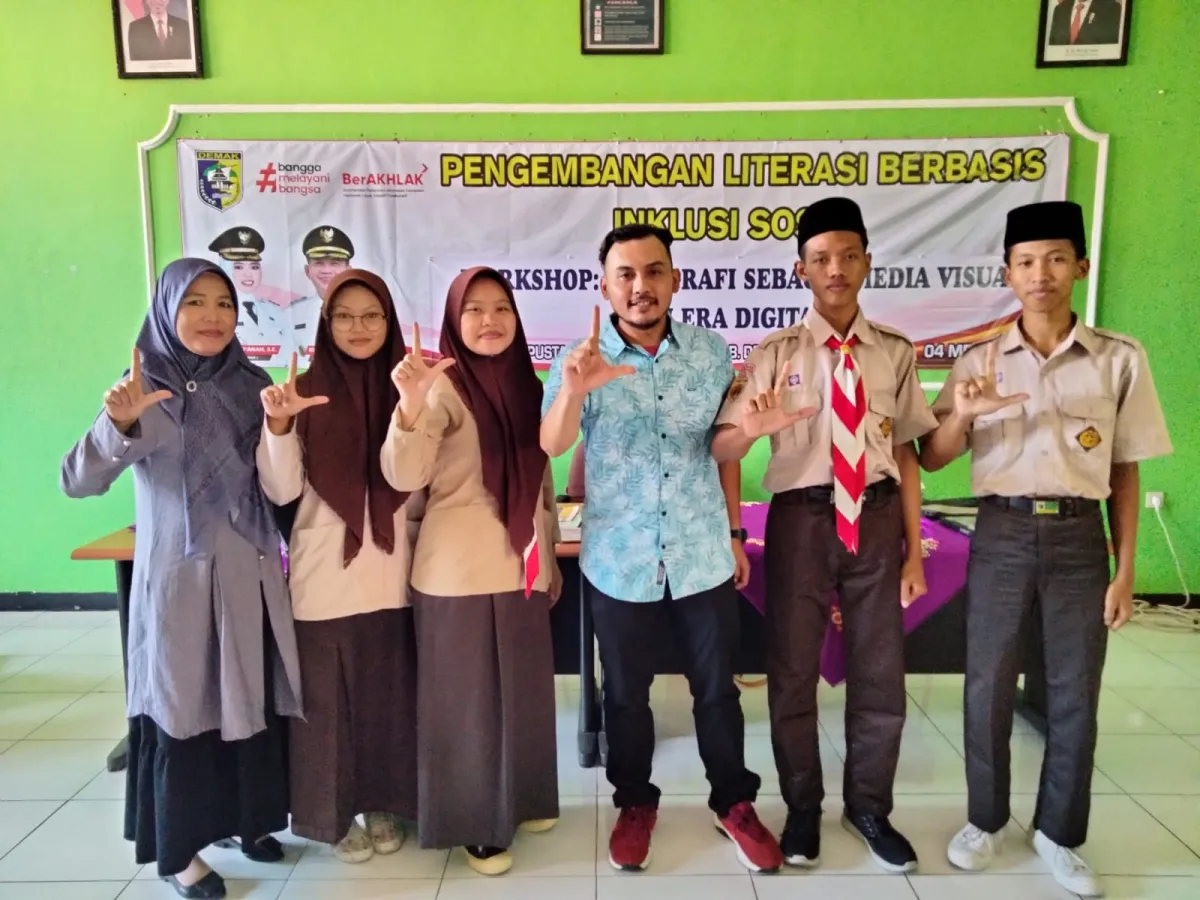 Asah Skill Fotografi, Siswa MANU Demak Ikuti Workshop Dengan Antusias