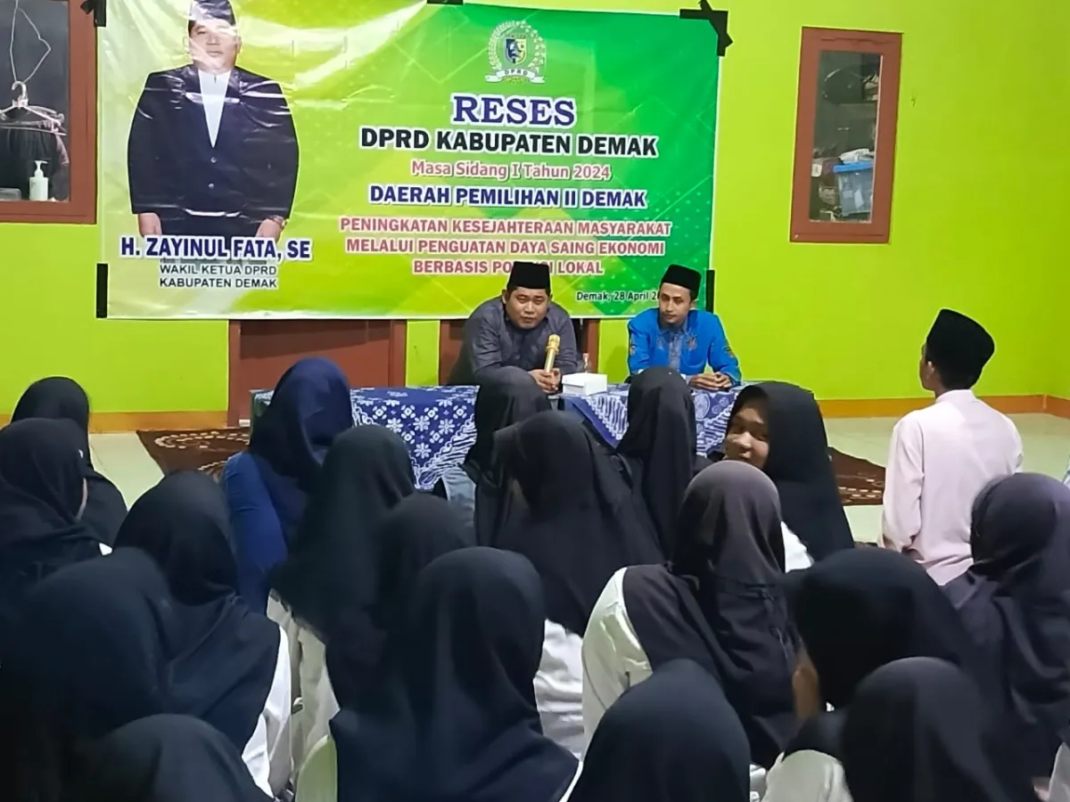 Pimpinan DPRD Berikan Sosialisasi Kemandirian Ekonomi di Ponpes Darul Ulum Bonang