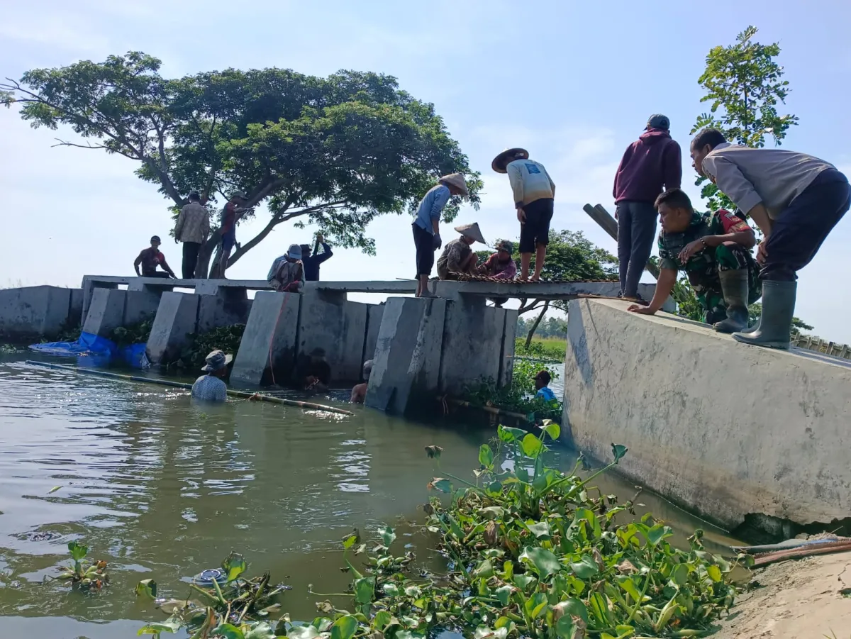 Warga Karangrejo Serukan Dukungan Pemda untuk Membangun Kembali Pintu Air yang Layak