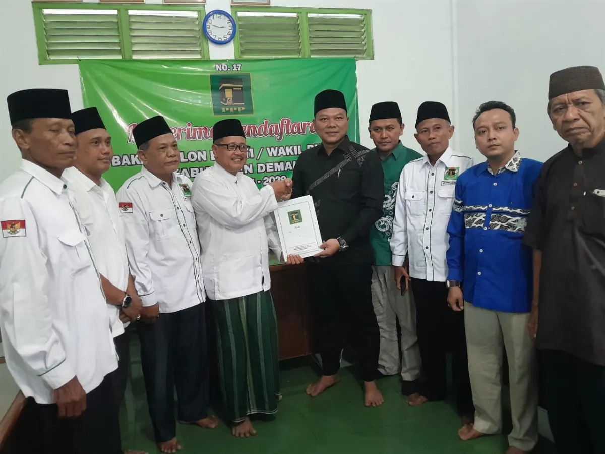 Duet Ali - Bambang Daftarkan Diri sebagai Calon Bupati dan Wakil Bupati Demak
