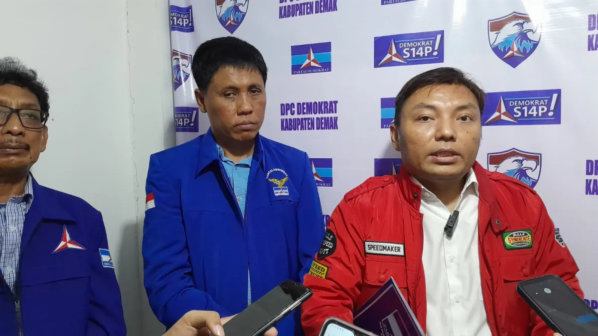 Rofiq Sutanto Ambil Formulir Pendaftaran Calon Wakil Bupati Demak 2024