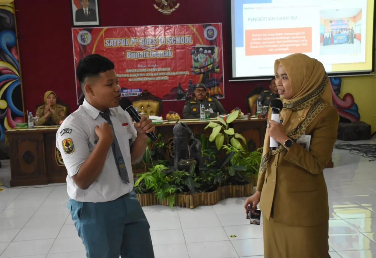 Bupati Demak Sosialisasikan Penegakan Perda dan Perkada di Sekolah