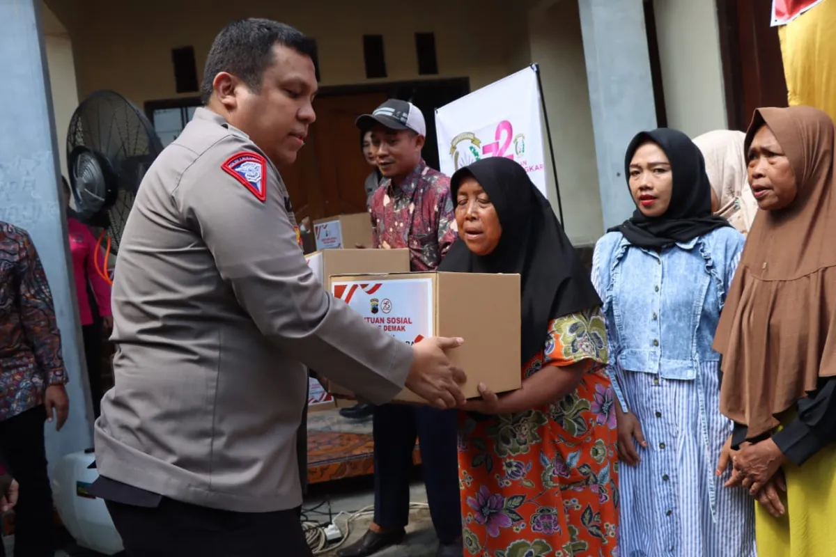Kepolisian Demak Wujudkan Kepedulian Sosial dengan Bedah Rumah Warga Miskin