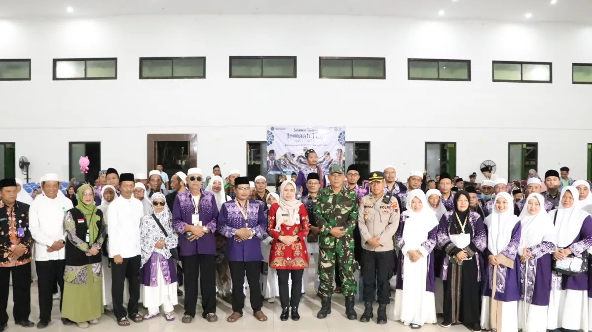 Bupati Sambut Pemulangan Jama’ah Haji Demak Kloter 63 Debarkasi Solo