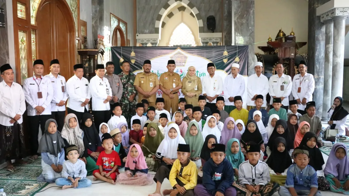 Bupati Demak Hadiri Gerakan Bersih 1000 Masjid dan Santunan Yatama