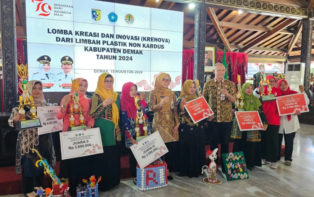 Tutup Lomba Kreasi dan Inovasi Tahun 2024, Bupati Demak: Limbah Plastik Dapat Diubah Menjadi Produk Bernilai Ekonomis