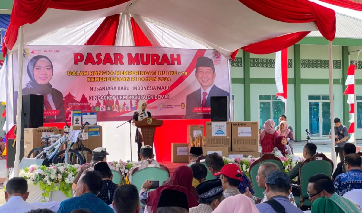 Rayakan  HUT Kemerdekaan RI Ke-79, Bupati Demak Buka Pasar Murah
