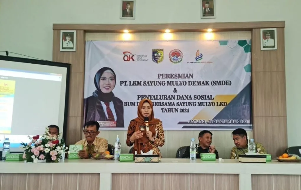 Bupati Demak Resmikan Unit Usaha Baru PT. LKM Sayung Mulyo dan Serahkan Dana Sosial BUM Desa Bersama