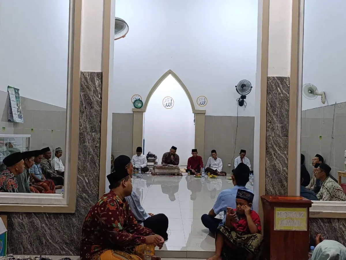 Peringati Maulud Nabi Muhamad, Takmir Mushola Al Jihad Ngemplik Wetan Gelar Pengajian