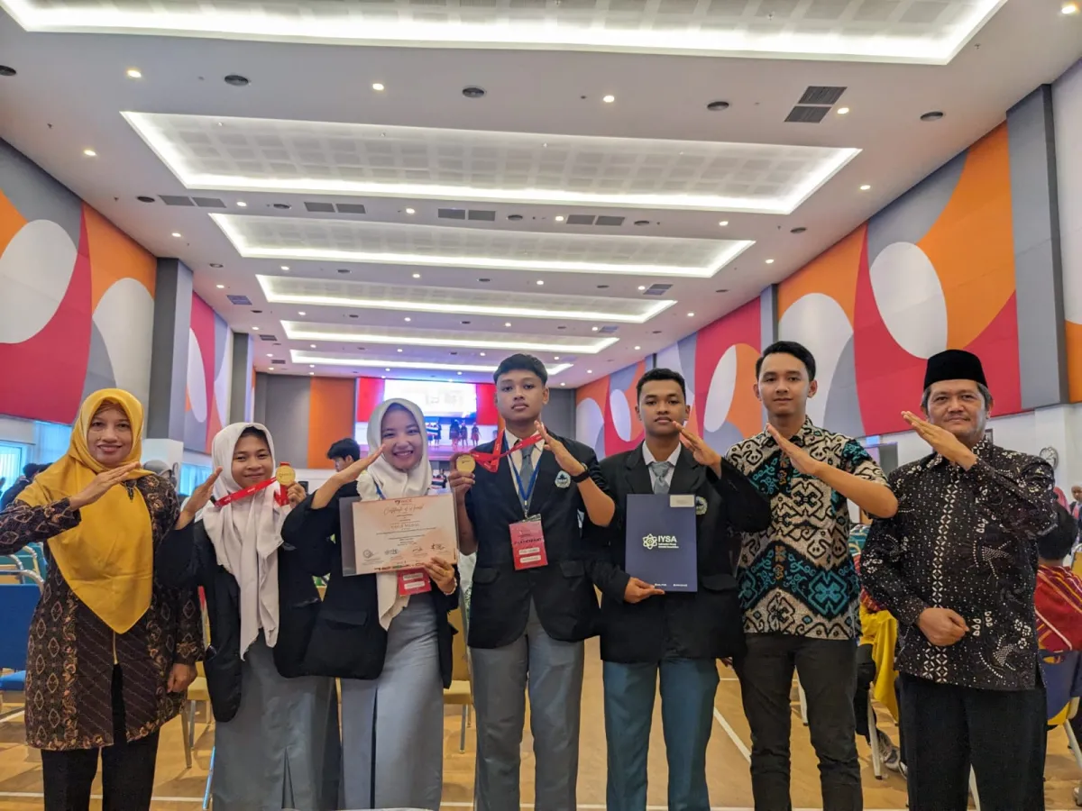 Inovasi Anak Bangsa, Tim MAN Demak Menangkan Medali Emas di Ajang WICE Malaysia