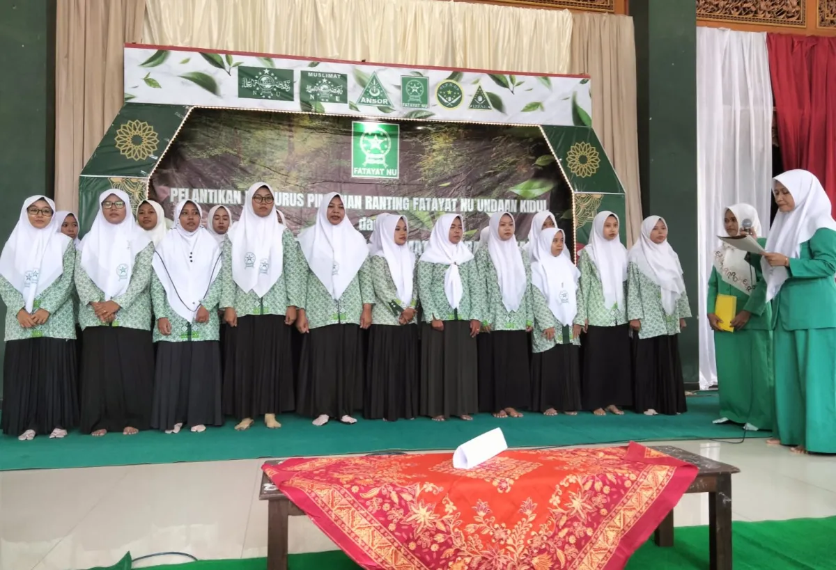 Khoirun Nisa Lantik Pengurus Ranting Fatayat NU Desa Undaan Kidul