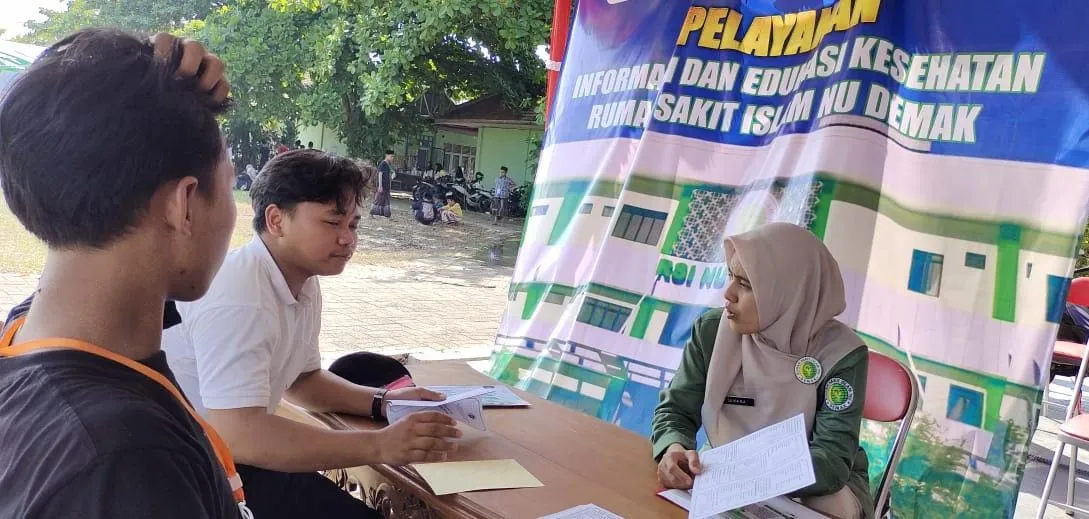 RSI NU Demak Edukasi Kesehatan Kepada Santri Saat Kemah Hari Santri