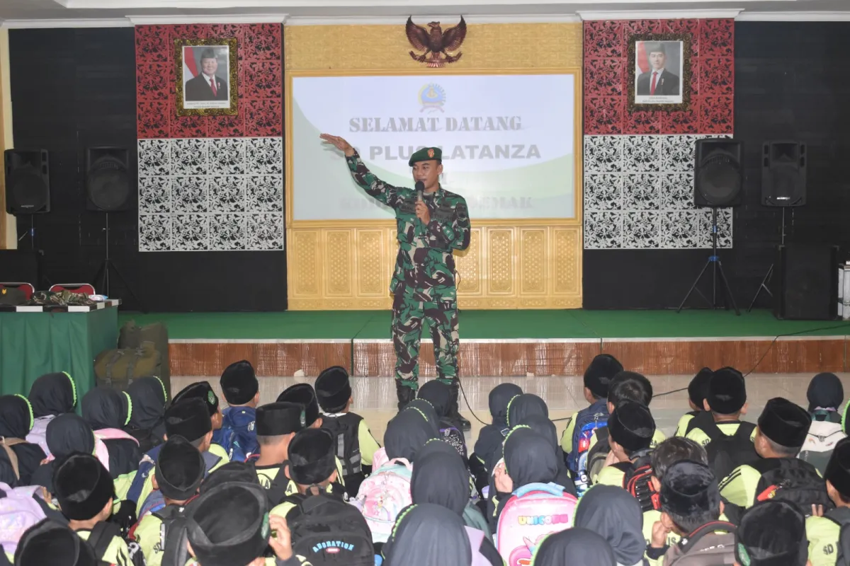 Mengenal Lebih Dekat TNI: Kunjungan Edukatif Siswa SD Plus Latansa ke Kodim 0716/Demak