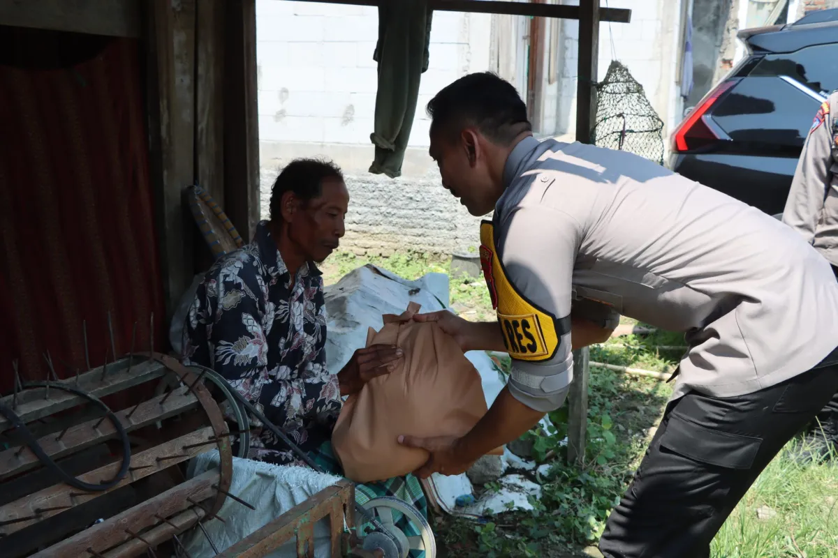 Polres Demak Salurkan Bantuan Sosial untuk Warga Kurang Mampu di Desa Donorejo