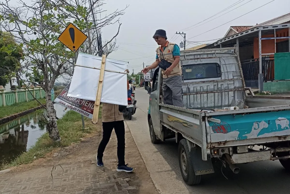 Ribuan APK Pilkada 2024 yang Melanggar Ditertibkan Serentak di Demak