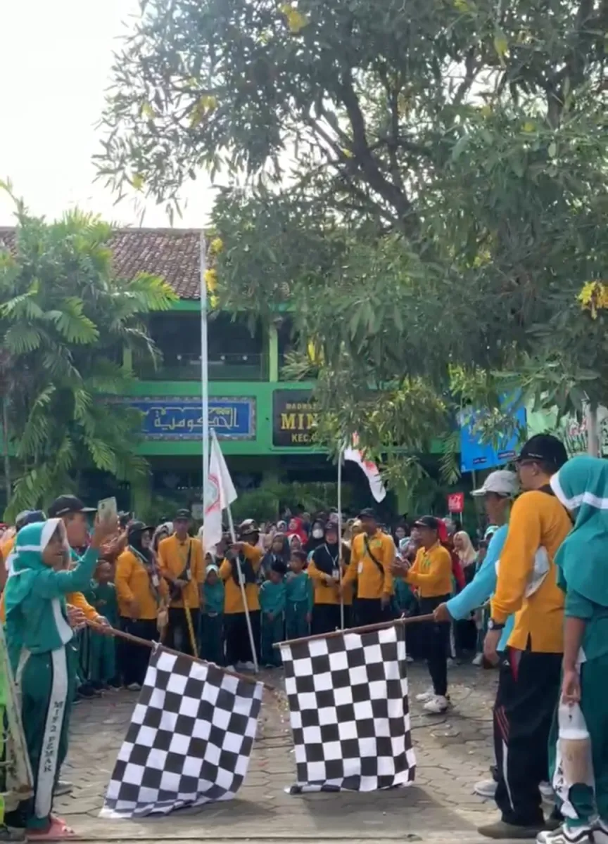 Puncak HUT Ke-29 MIN 2 Demak: Jalan Sehat dan Bazar Meriahkan Acara Ulang Tahun Madrasah