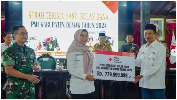 Bupati Eisti’anah Hadiri Serah Terima Bulan Dana PMI Tahun 2024