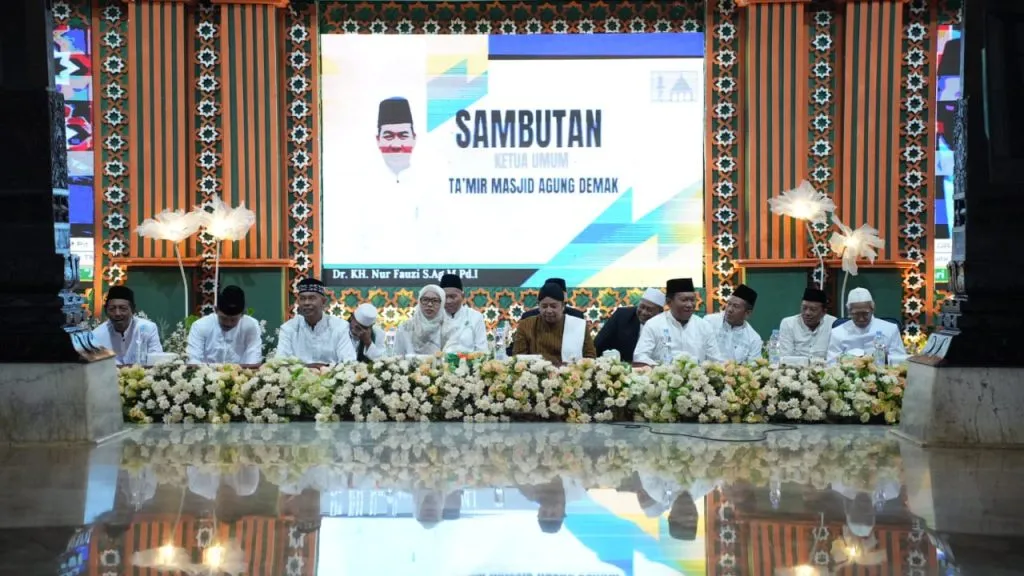Hadiri Isra’ Mi’raj Masjid Agung Demak, Bupati Eisti’anah Ajak Masyarakat Teladani Akhlak Rasulullah SAW