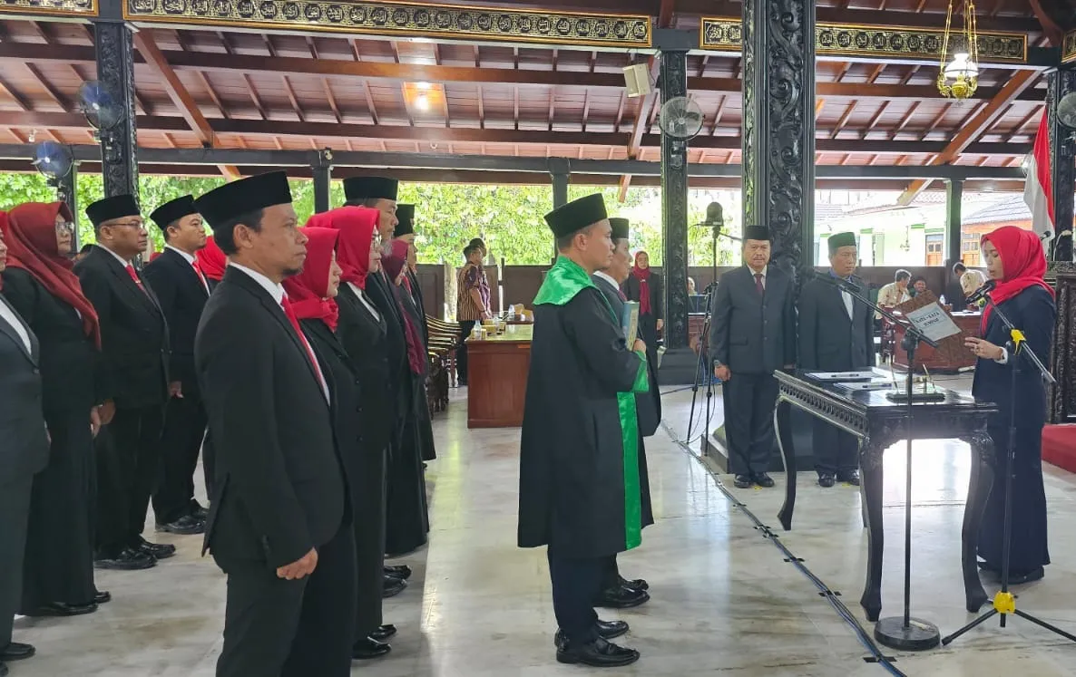Bupati Eisti’anah Lantik Pejabat Pimpinan Tinggi Pratama, Pejabat Administrator dan Pejabat Pengawas di Lingkungan Pemkab Demak