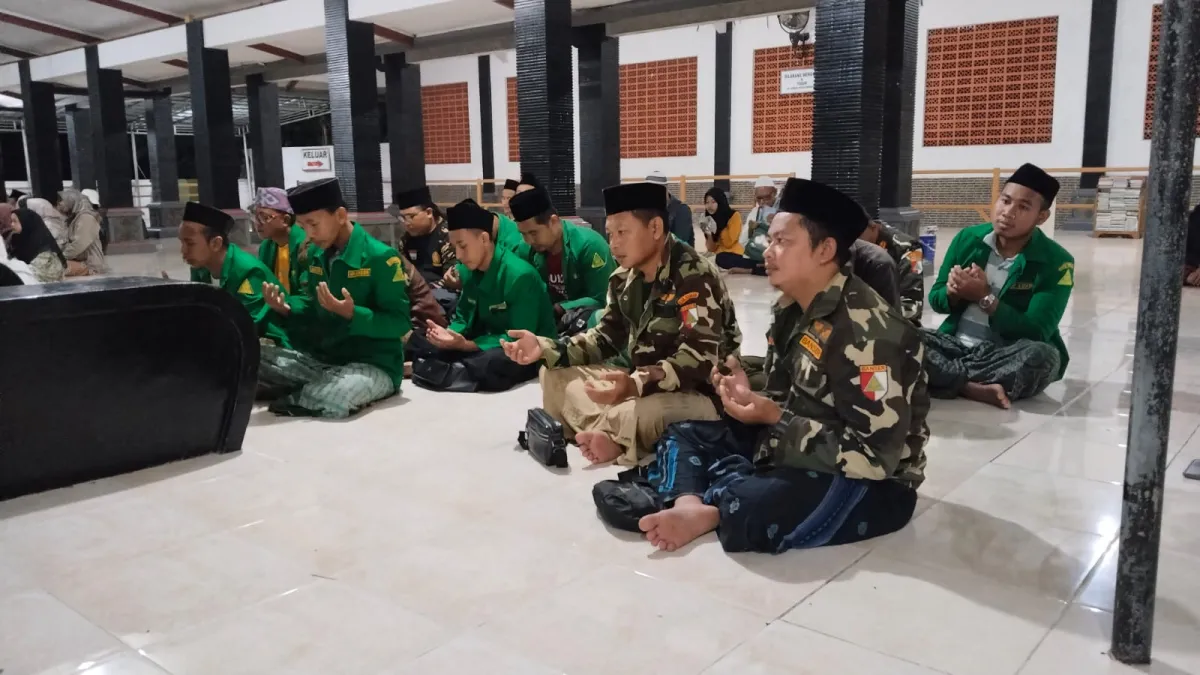 PAC GP Ansor Demak Kota Gelar Ziarah Ke Makam Sultan Fatah Dan Sunan Kalijaga