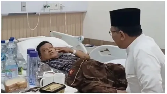 Ketum PBNU Jenguk dan Doakan Kesembuhan KH Said Aqil Siroj