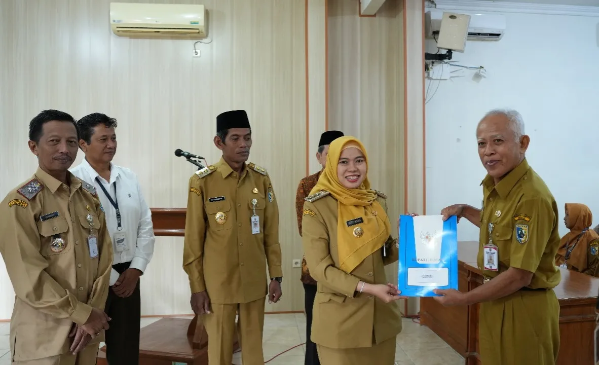 Bupati Eisti’anah Serahkan SK Purna Tugas PNS TMT 1 Juni 2025 di Lingkungan Pemkab Demak